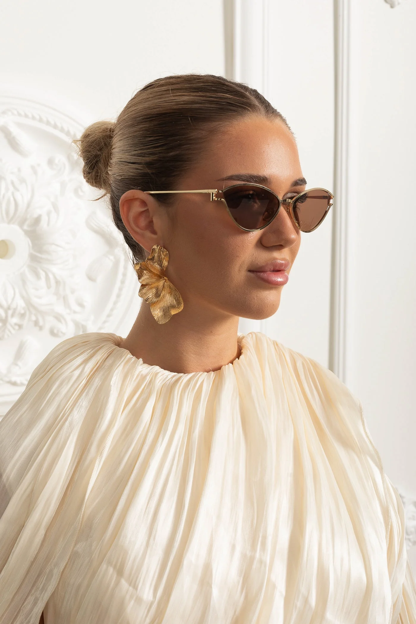 Cat-Eye Sunglasses With Gold Metal Frame – Brown - Image 2