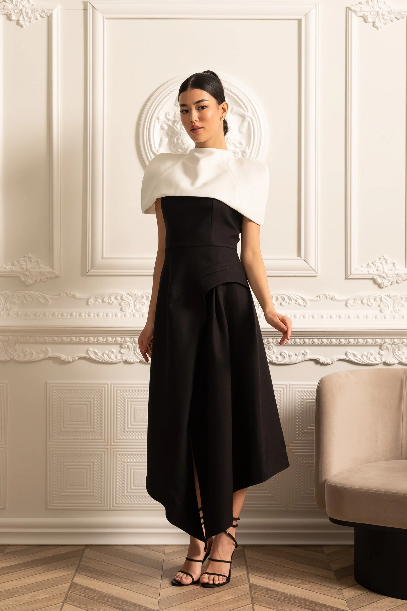 Elegant Asymmetrical Dress With Contrasting White Detachable Capelet - Black - Image 16
