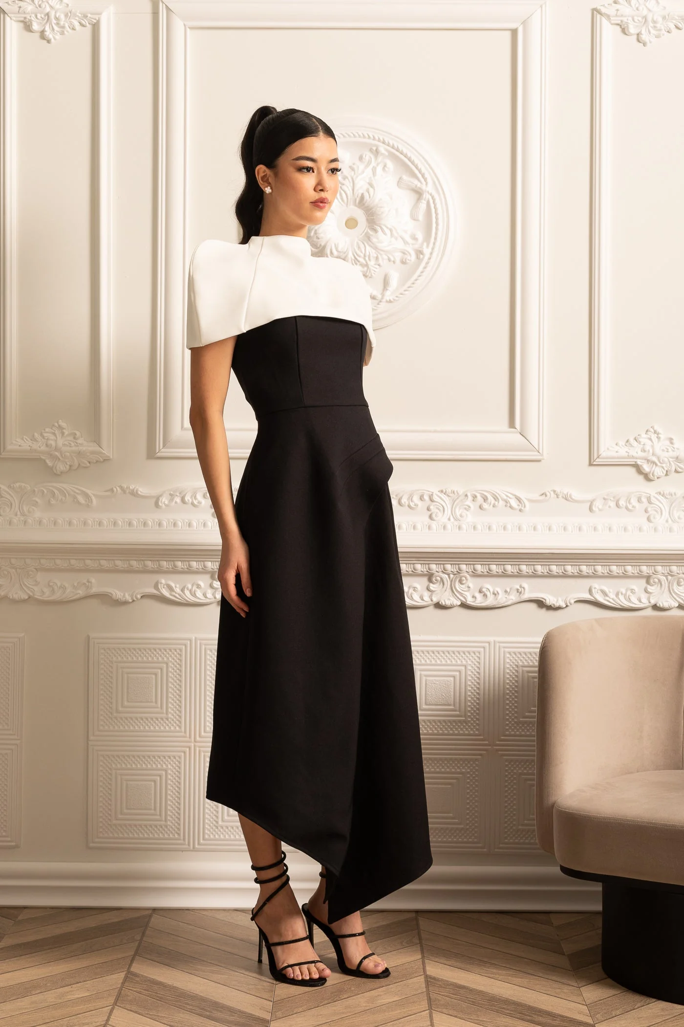 Elegant Asymmetrical Dress With Contrasting White Detachable Capelet - Black - Image 17