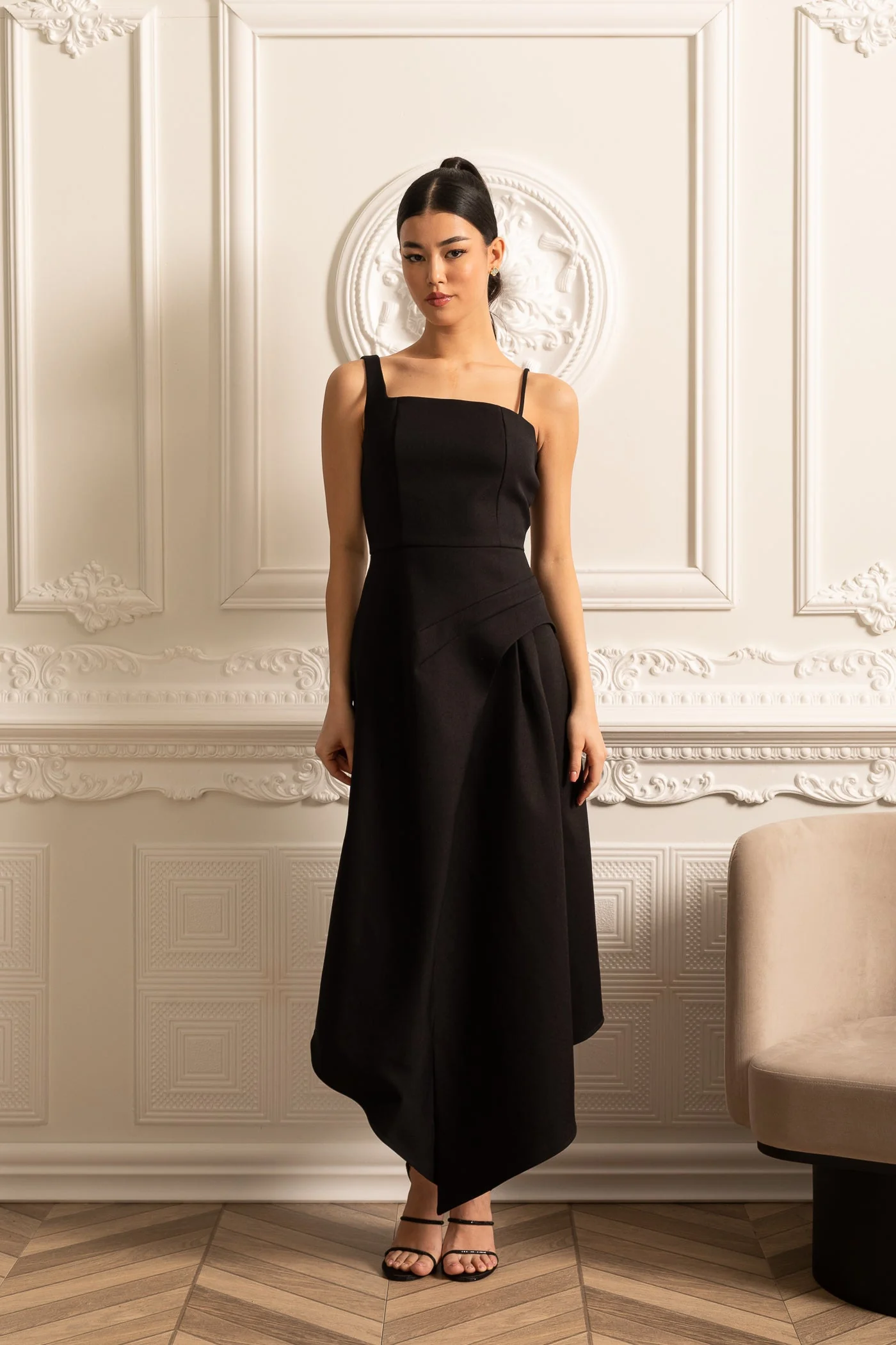 Elegant Asymmetrical Dress With Contrasting White Detachable Capelet - Black - Image 19