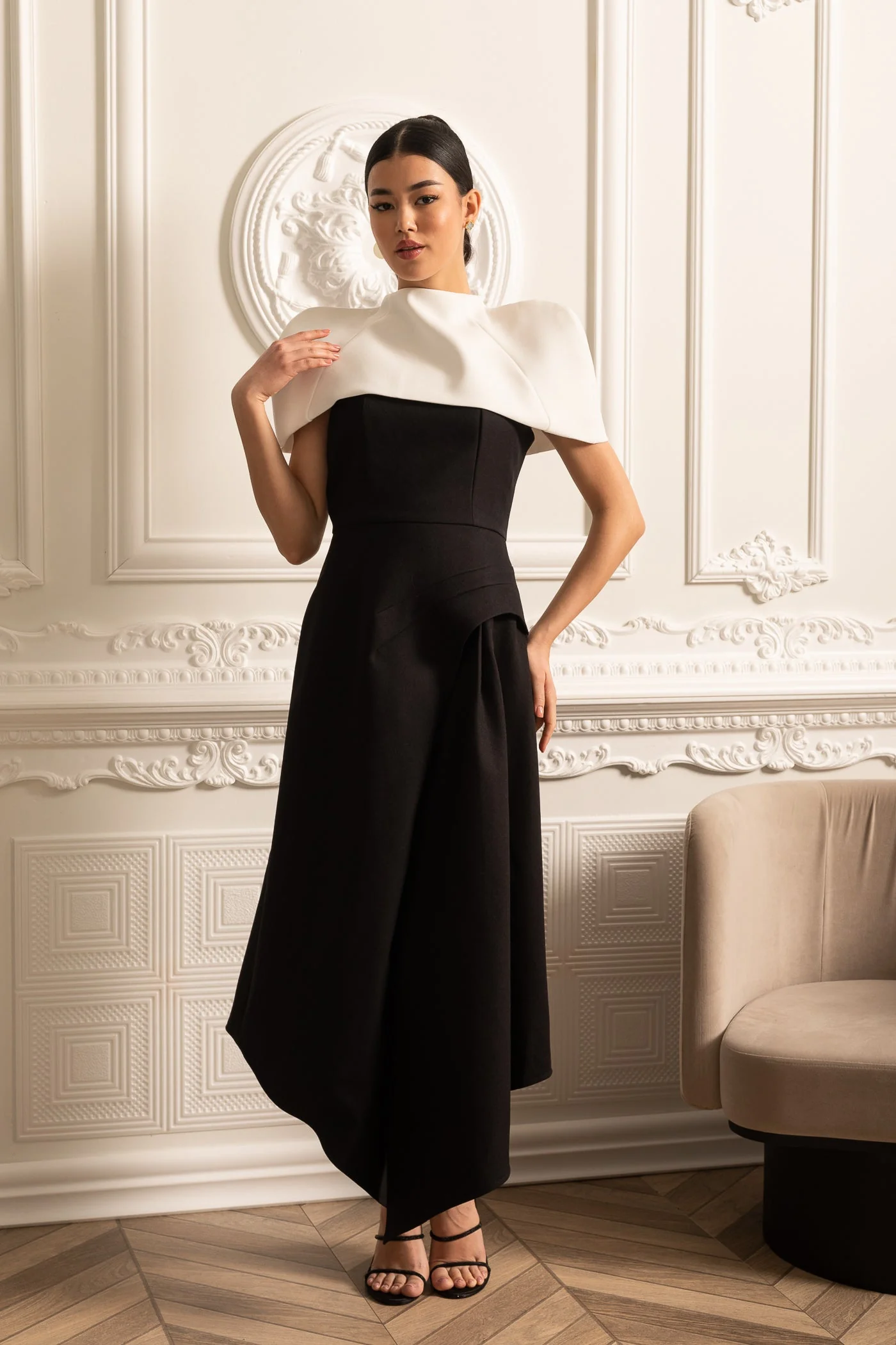 Elegant Asymmetrical Dress With Contrasting White Detachable Capelet - Black - Image 3