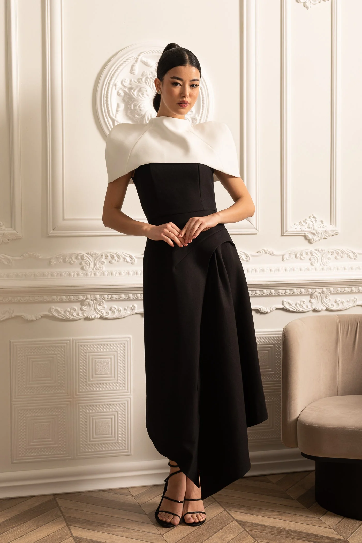 Elegant Asymmetrical Dress With Contrasting White Detachable Capelet - Black - Image 4