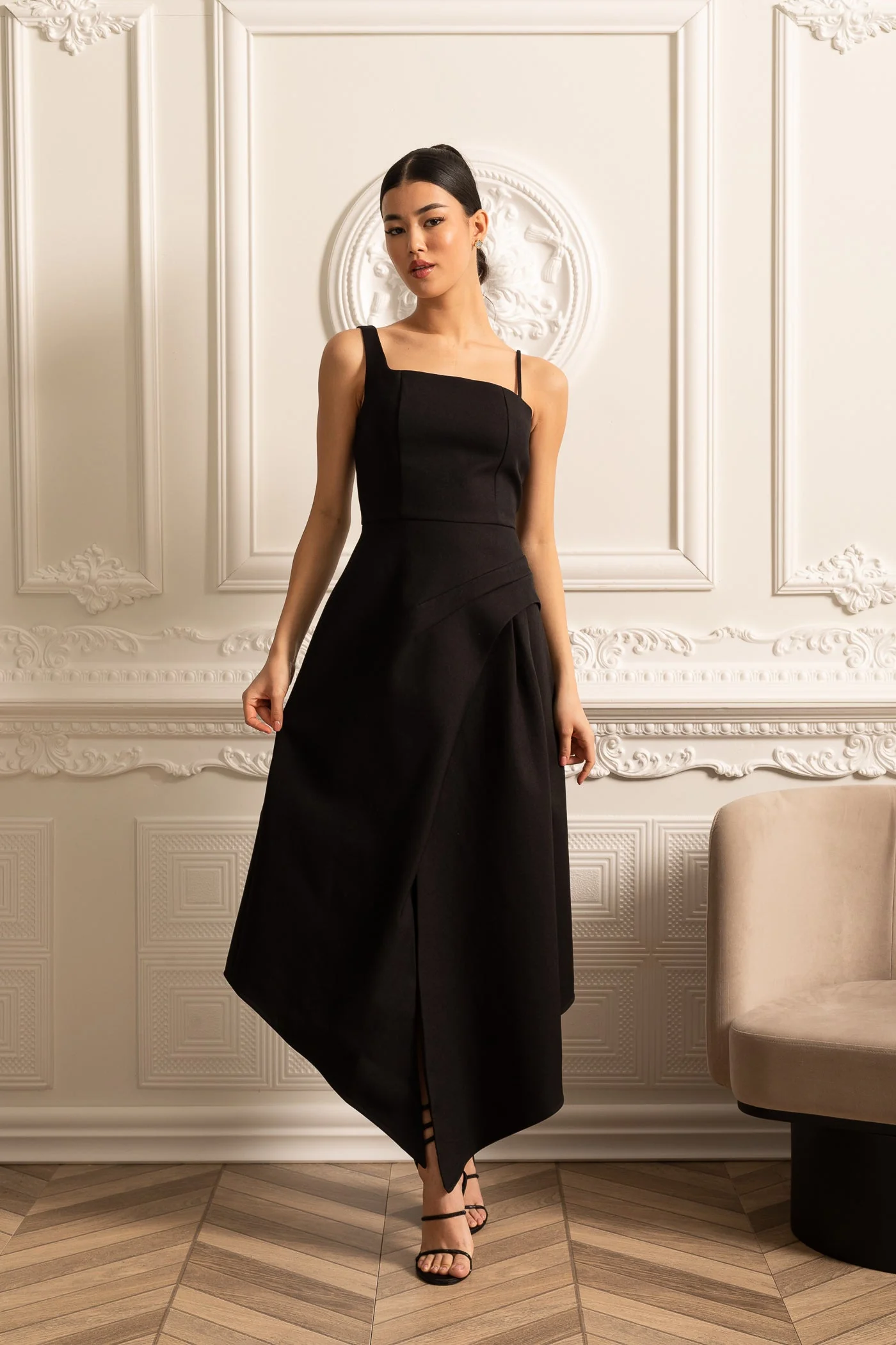 Elegant Asymmetrical Dress With Contrasting White Detachable Capelet - Black - Image 5